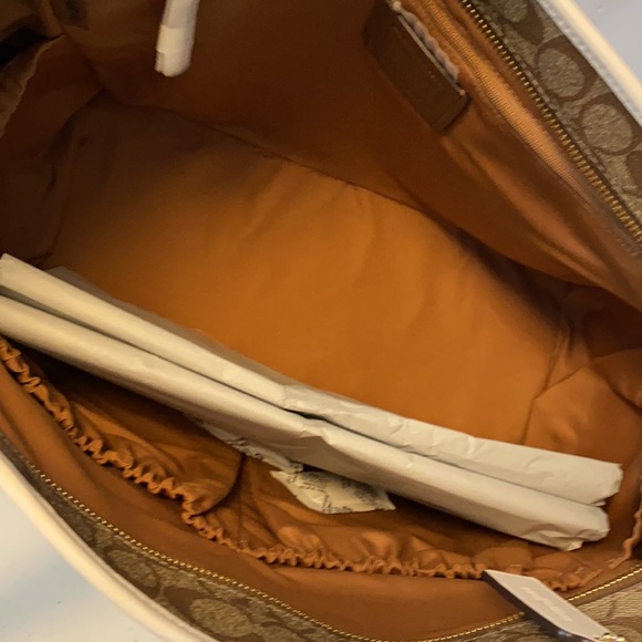 Coach Signature Baby Bag iM/Chalk NWT - Picture 11 of 11